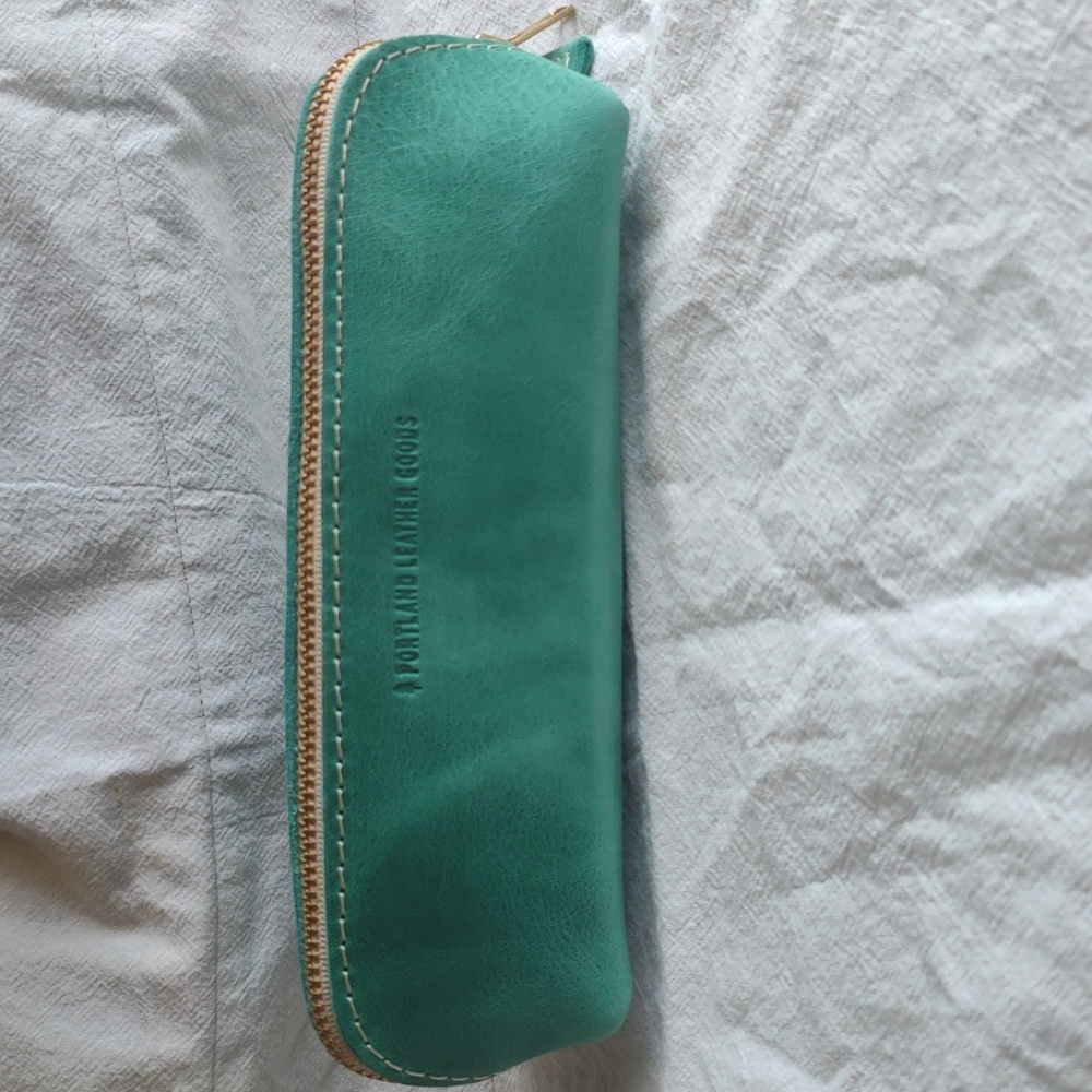 Portland Leather goods sidekick pouch in Reef